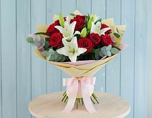 Букет цветов из:  Лилии и Розы в Южный