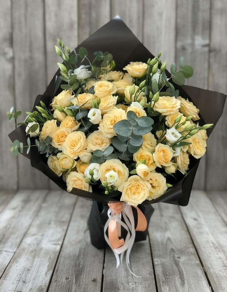 Букет цветов из: Розы и Лизиантусы в Южный