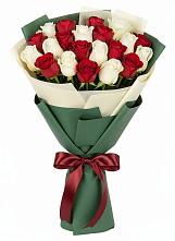 Букет Микс из красных и белых роз в Южный