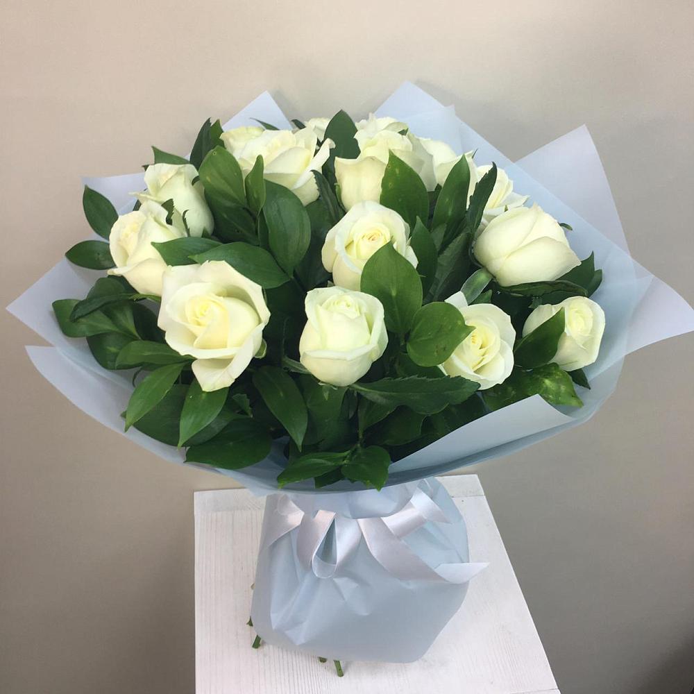 Букет 15 Белых роз Проуд в Южный