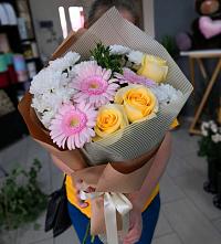 Букет цветов из:  Герберы, Розы и Хризантемы в Южный