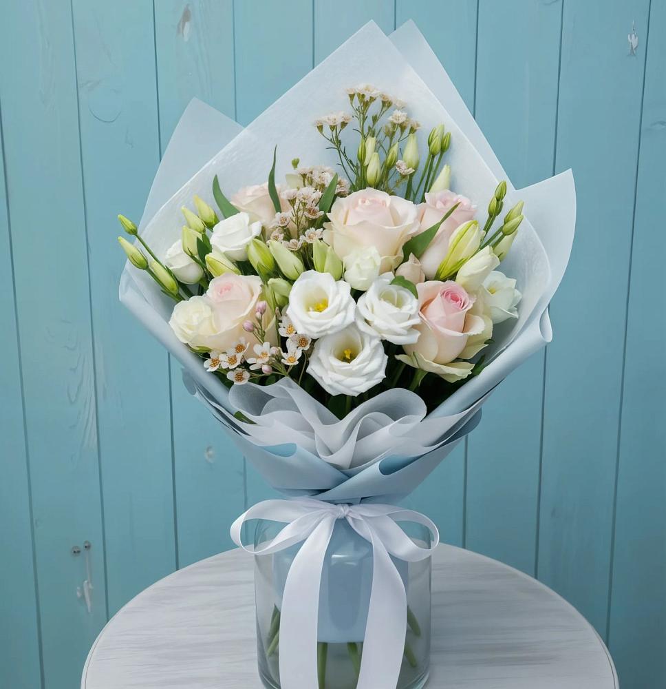 Букет цветов из: Розы и Лизиантусы в Южный