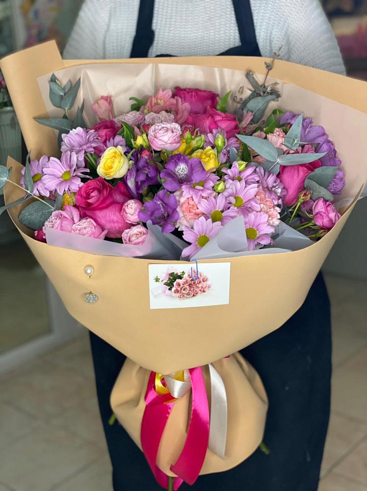 Букет цветов из: Хризантемы, Гвоздики и Альстромерии в Южный