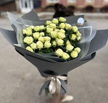 Букет Белые кустовые розы Солинеро в Южный