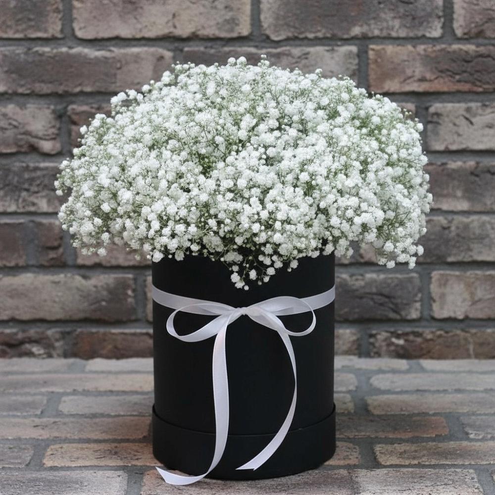 Цветочная композиция из Гипсофила в шляпной коробке в Южный