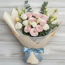 Букет цветов из:  Лизиантусы в Южный