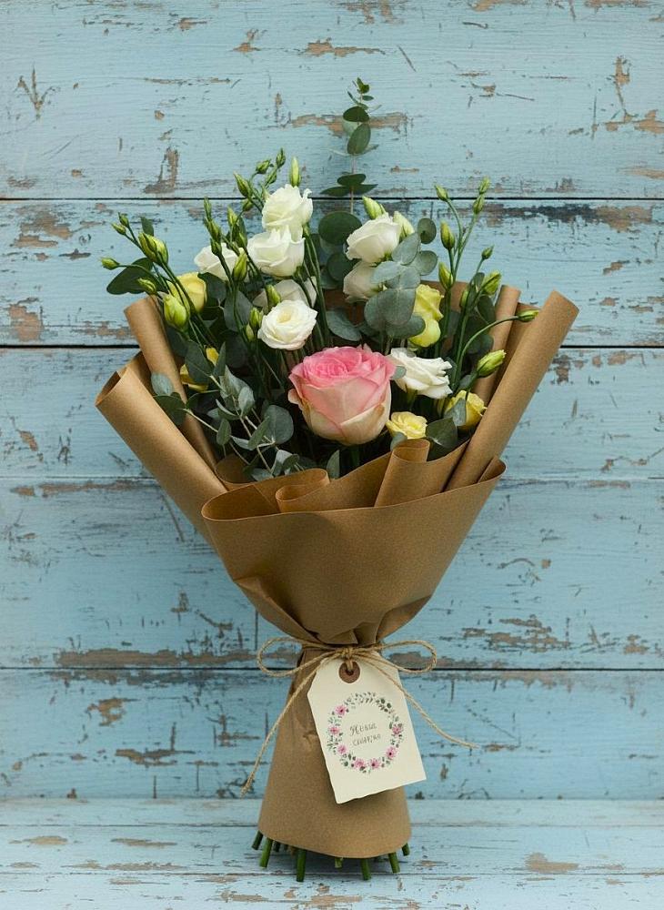 Букет цветов из: Розы и Лизиантусы в Южный