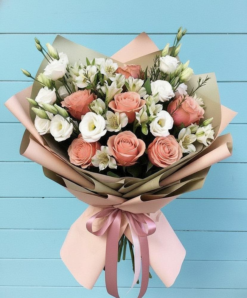 Букет цветов из: Розы, Альстромерии и Лизиантусы в Южный