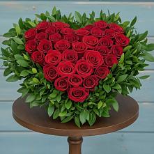 Цветочная композиция из Розы в виде сердца в Южный