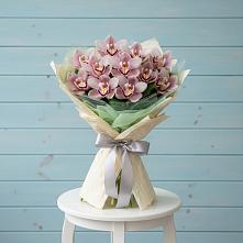 Букет цветов из:  Орхидеи и Розы в Южный