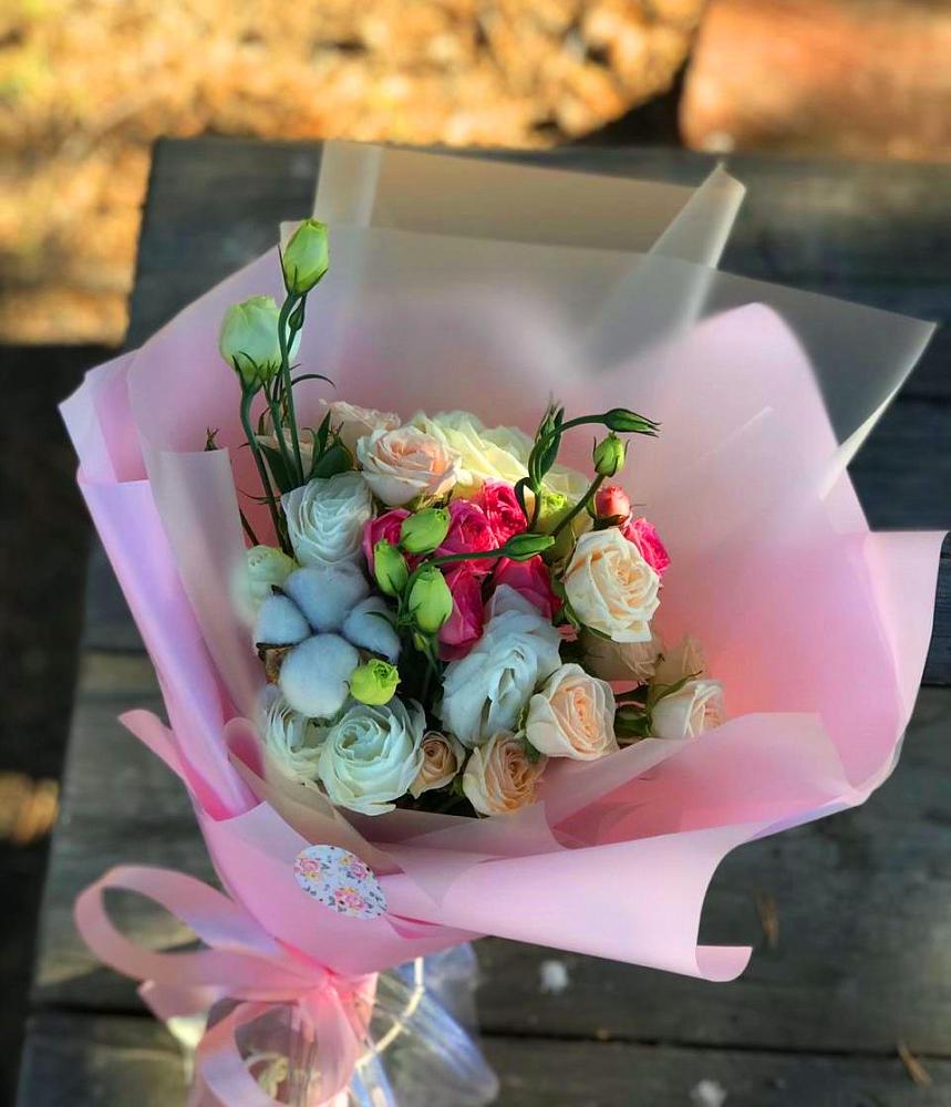 Букет цветов из: Розы и Лизиантусы в Южный