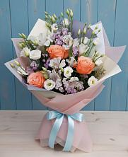 Букет цветов из:  Лизиантусы, Розы, Альстромерии и Гипсофила в Южный