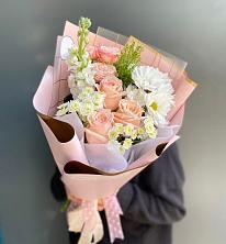 Букет цветов из:  Хризантемы и Розы в Южный