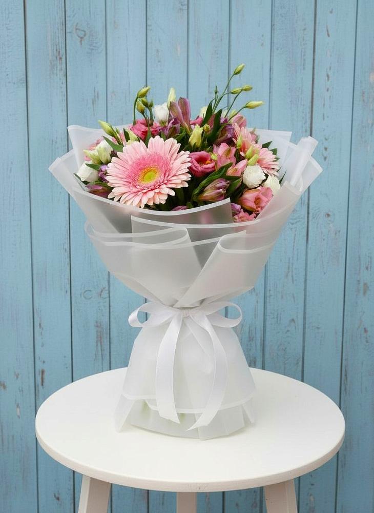 Букет цветов из: Герберы, Альстромерии и Лизиантусы в Южный