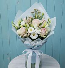 Букет цветов из:  Розы и Лизиантусы в Южный