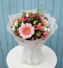 Букет цветов из:  Герберы, Альстромерии и Лизиантусы в Южный