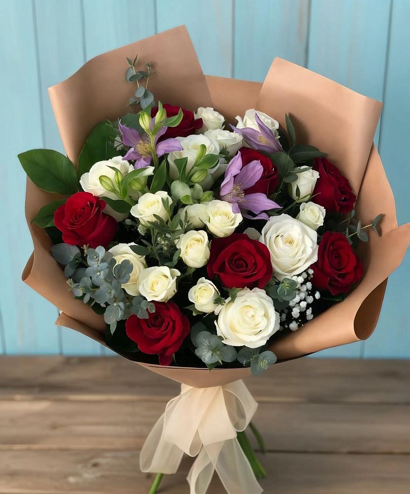 Букет цветов из: Розы и Альстромерии в Южный
