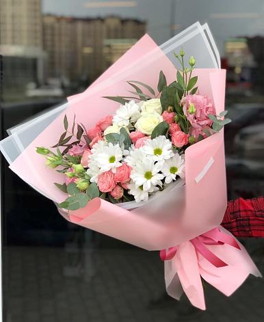 Букет цветов из: Розы, Лизиантусы и Хризантемы в Южный