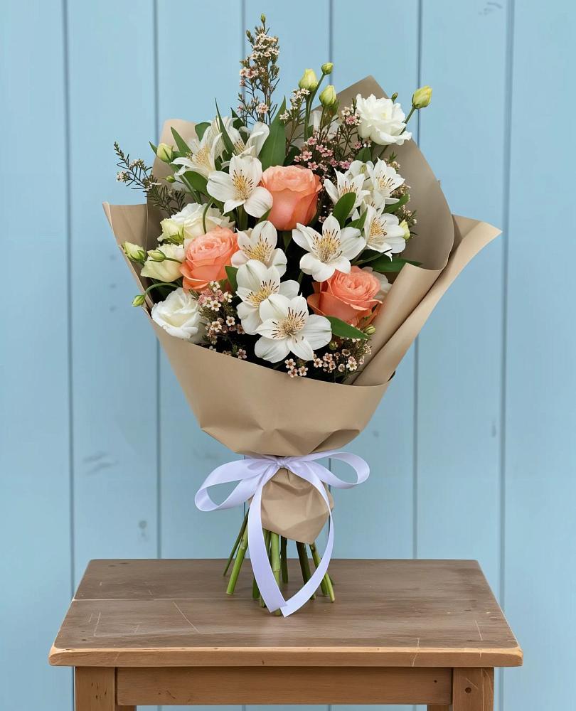 Букет цветов из: Альстромерии, Лизиантусы, Розы и Хризантемы в Южный